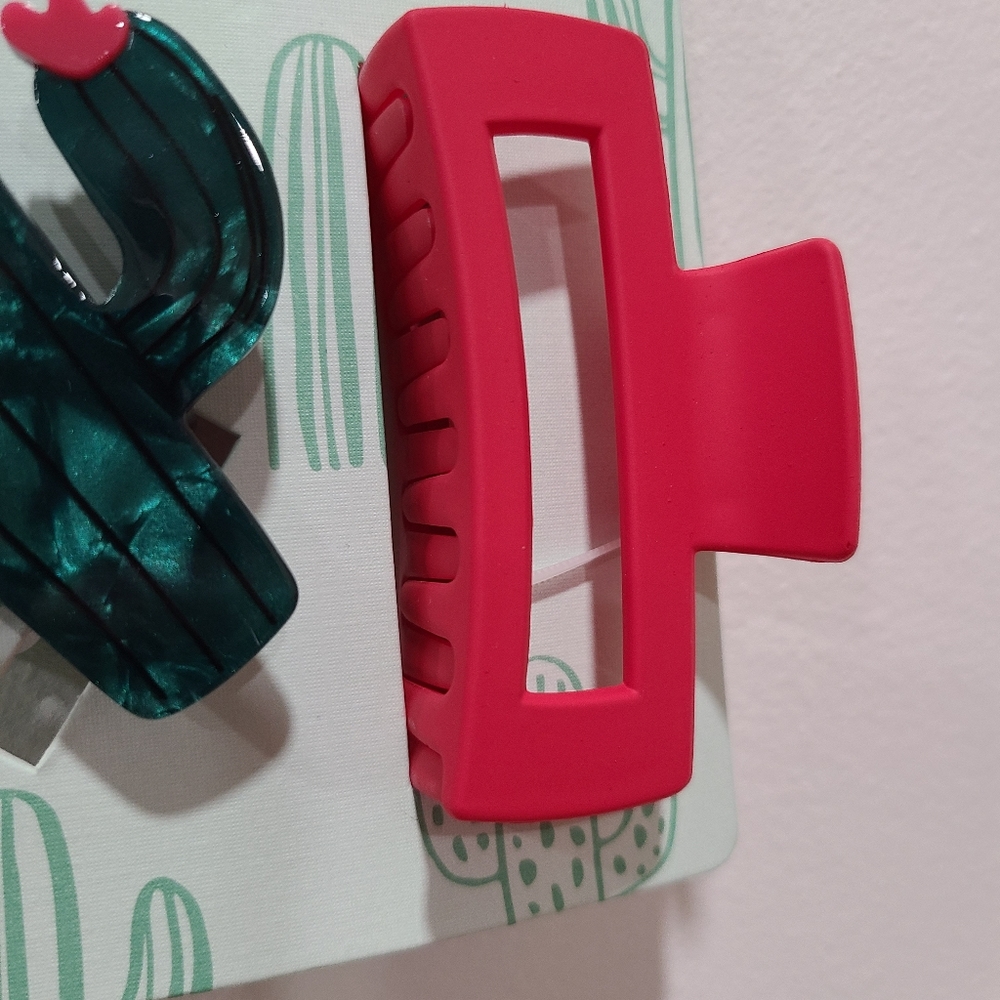 Piper K Saguaro Cactus Tree and Red Hair Claw Clips - Picture 3 of 6